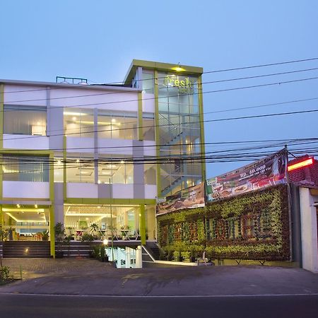 Fresh Hotel Sukabumi Exterior photo