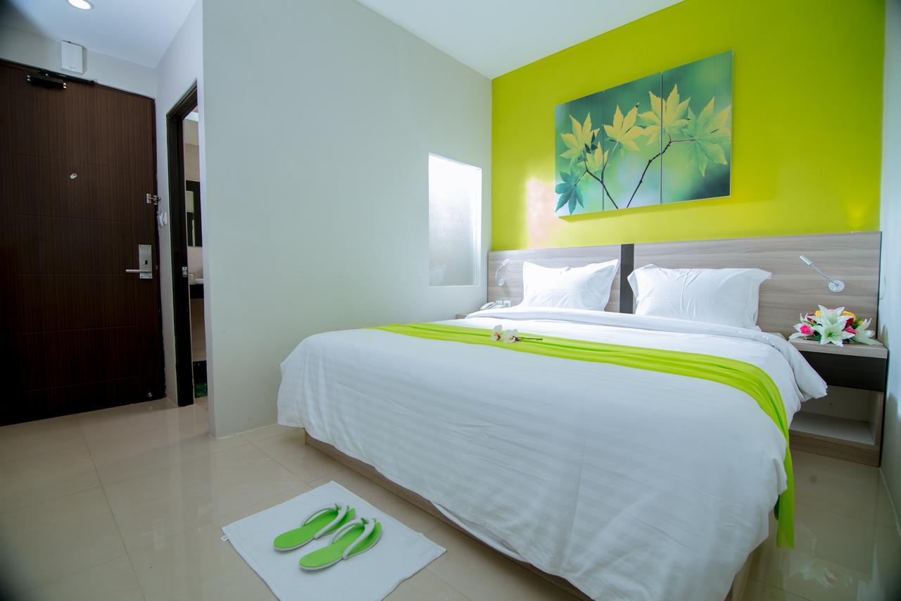 Fresh Hotel Sukabumi Exterior photo